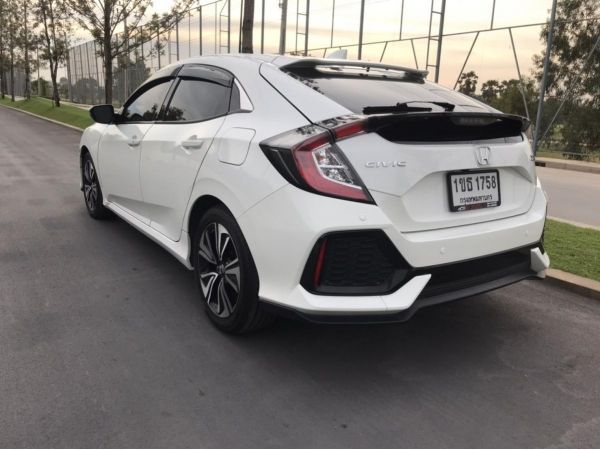 Honda civic Fk 1.5  AT Hatchback 5ประตู เดือน12ปี17จดปี 2018 สีขาว เจ้าของเดียว สภาพดี  รับรองสภาพ เขียนระบุในสัญญา  ไม่ชนไม่จม พาช่างมาตรวจสอบสภาพรถได้  ขาย 830000 บาท  ผ่อนนาน 7 ปี  ดอกพิเศษ  ออกรถ 